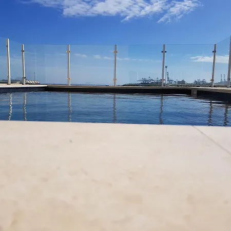 לינה וארוחת בוקר Fisherman's Cove 4*